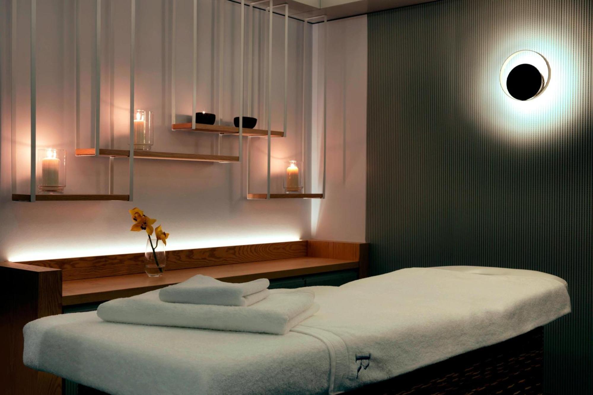 Hotell Renaissance Airport 5*