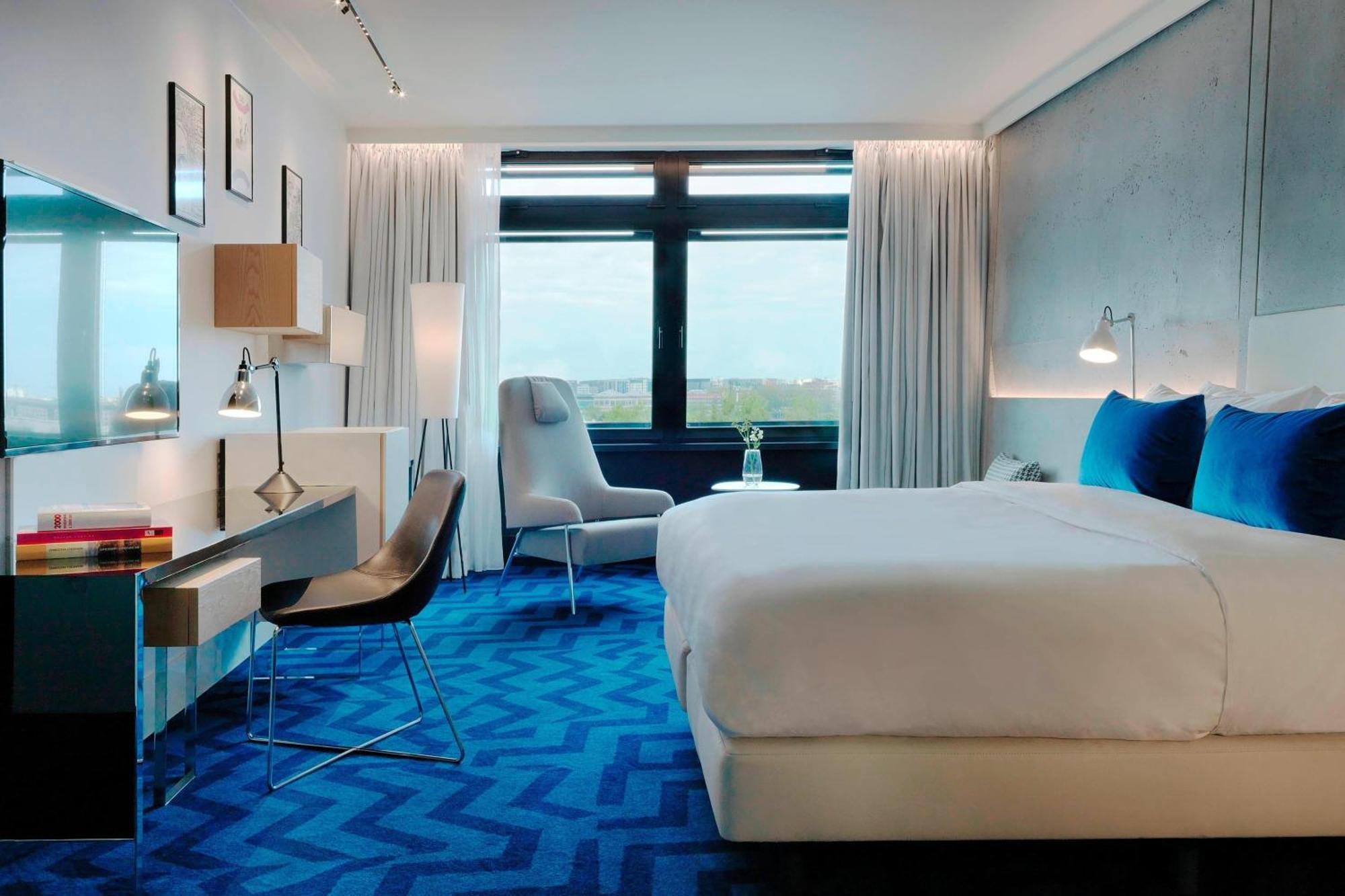 Renaissance Airport Hotell 5*